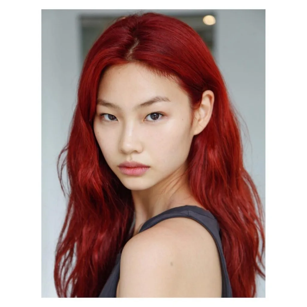 Sao nữ Squid Game Jung HoYeon với mái tóc đỏ rực. Sao nữ Squid Game Jung HoYeon với mái tóc đỏ rực.
