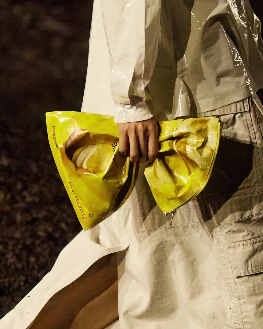 Túi xách độc lạ snack Balenciaga