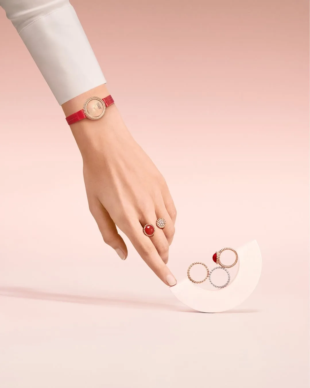 nhẫn BST Van Cleef & Arpels Perlée