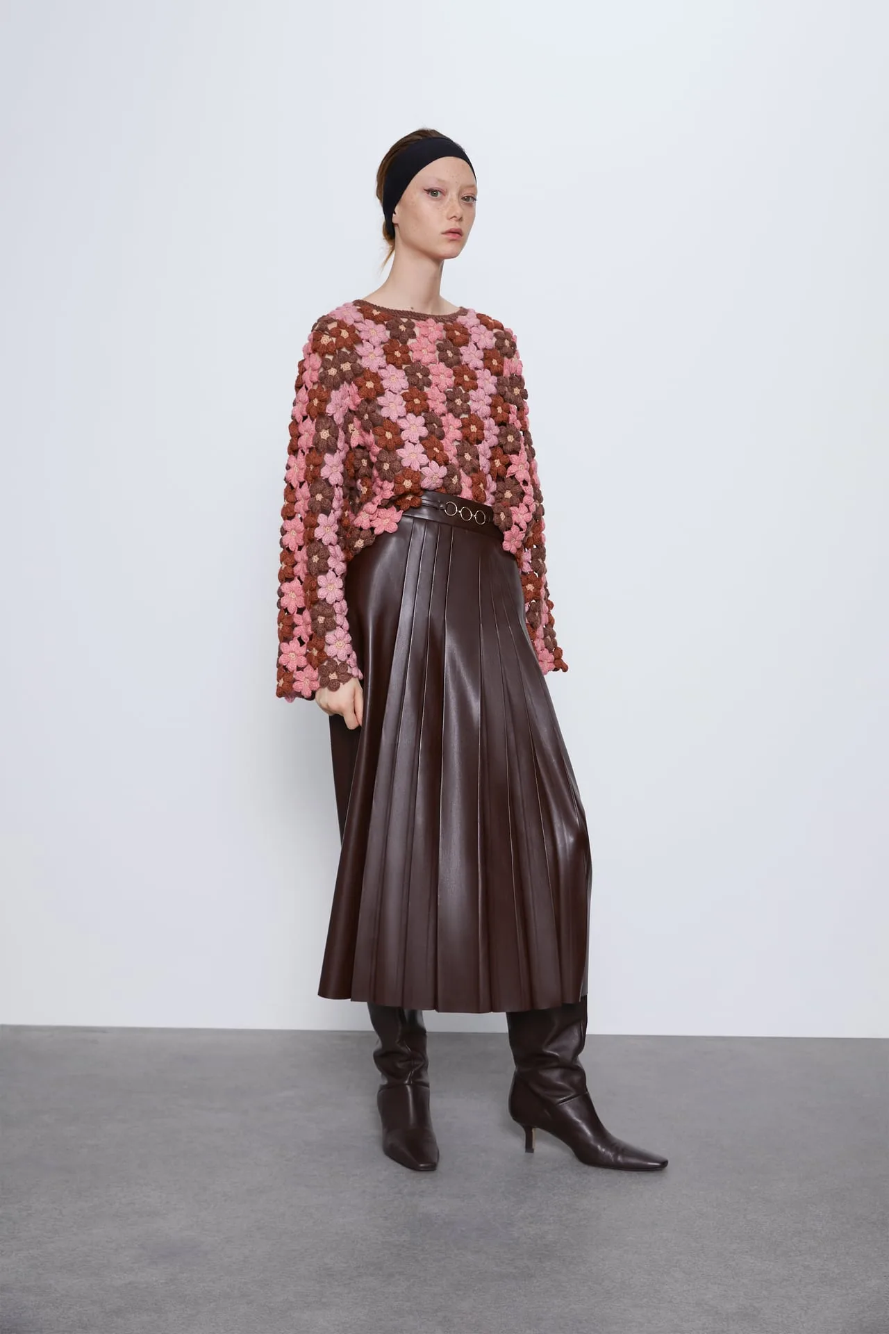 Áo len móc đủ màu hình hoa của ZARA