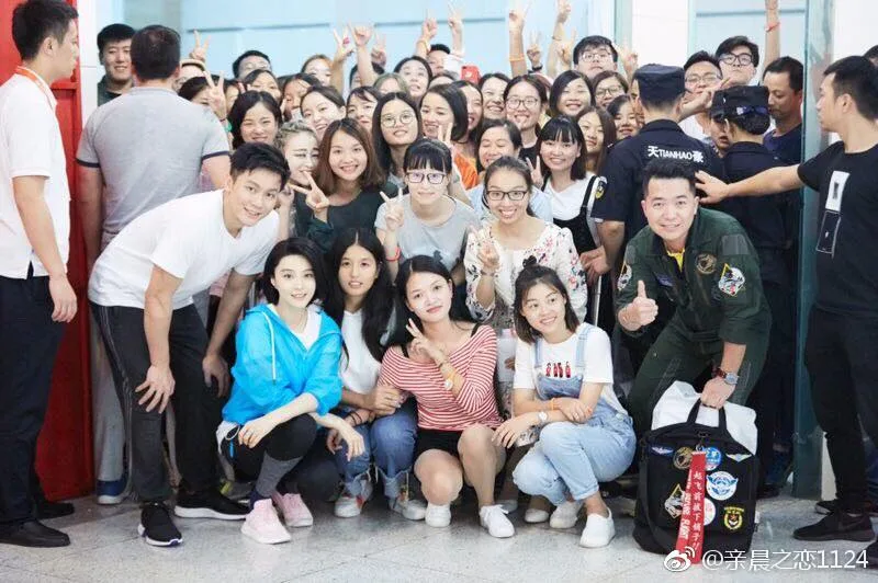 Tan chảy trước màn cầu hôn của Lý Thần dành cho Phạm Băng Băng trong sinh nhật 36 tuổi Tan chảy trước màn cầu hôn của Lý Thần dành cho Phạm Băng Băng trong sinh nhật 36 tuổi