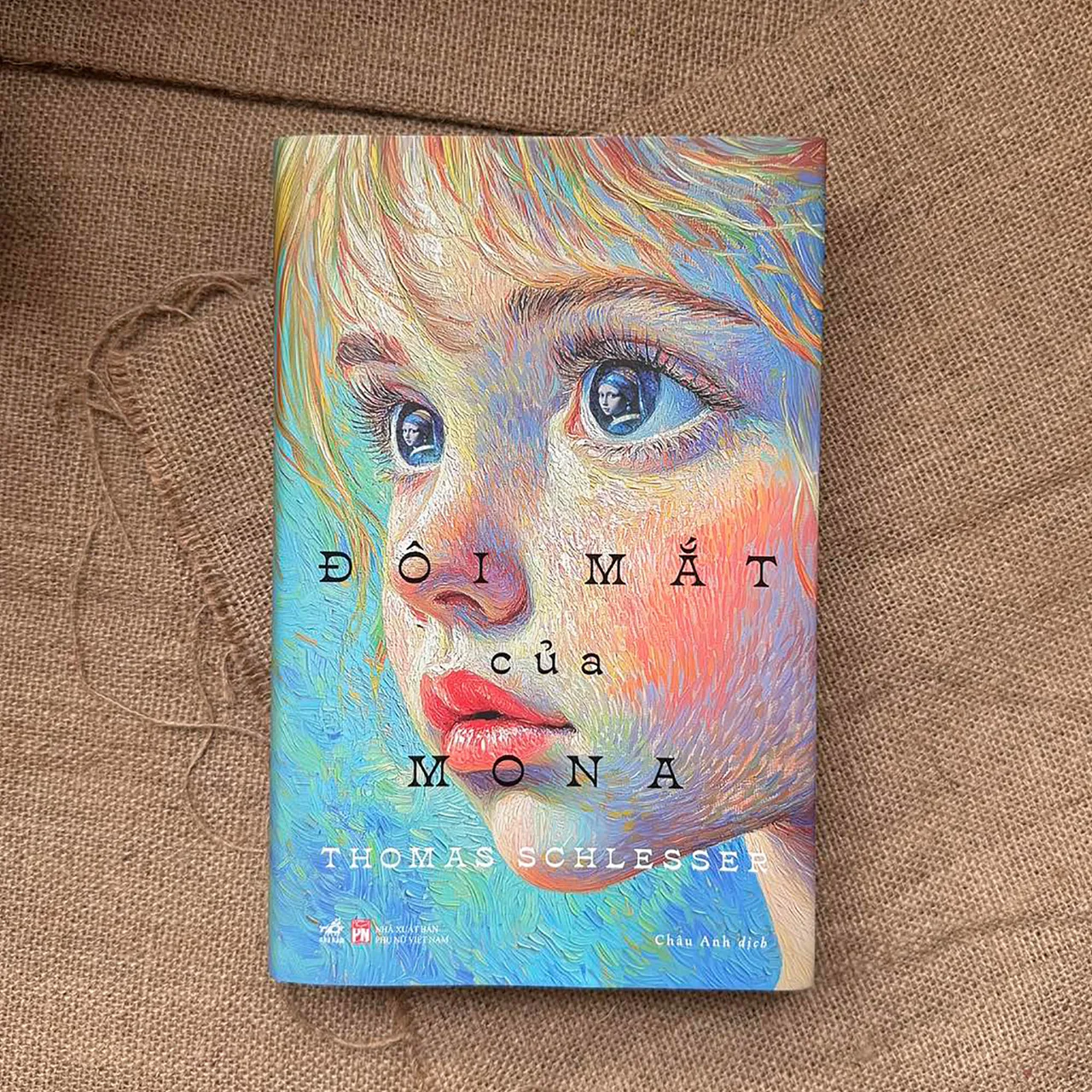 đôi mắt của mona review sách