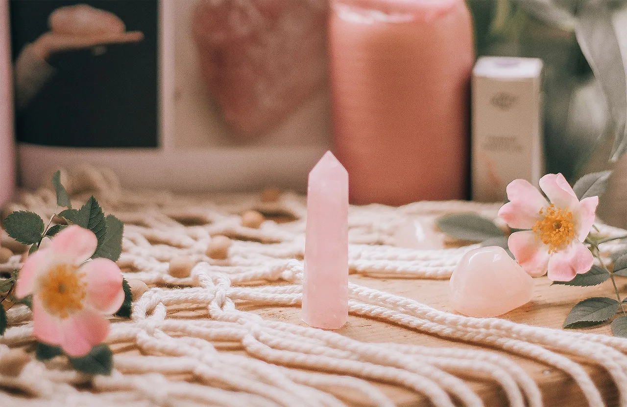 đá thạch anh hồng rose quartz