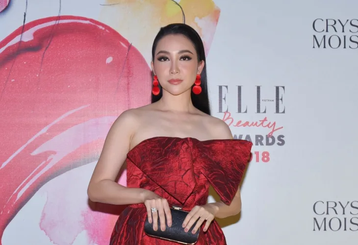 ELLE Beauty Awards 2018 phong cách trang điểm ấn tượng tóc thẳng 5