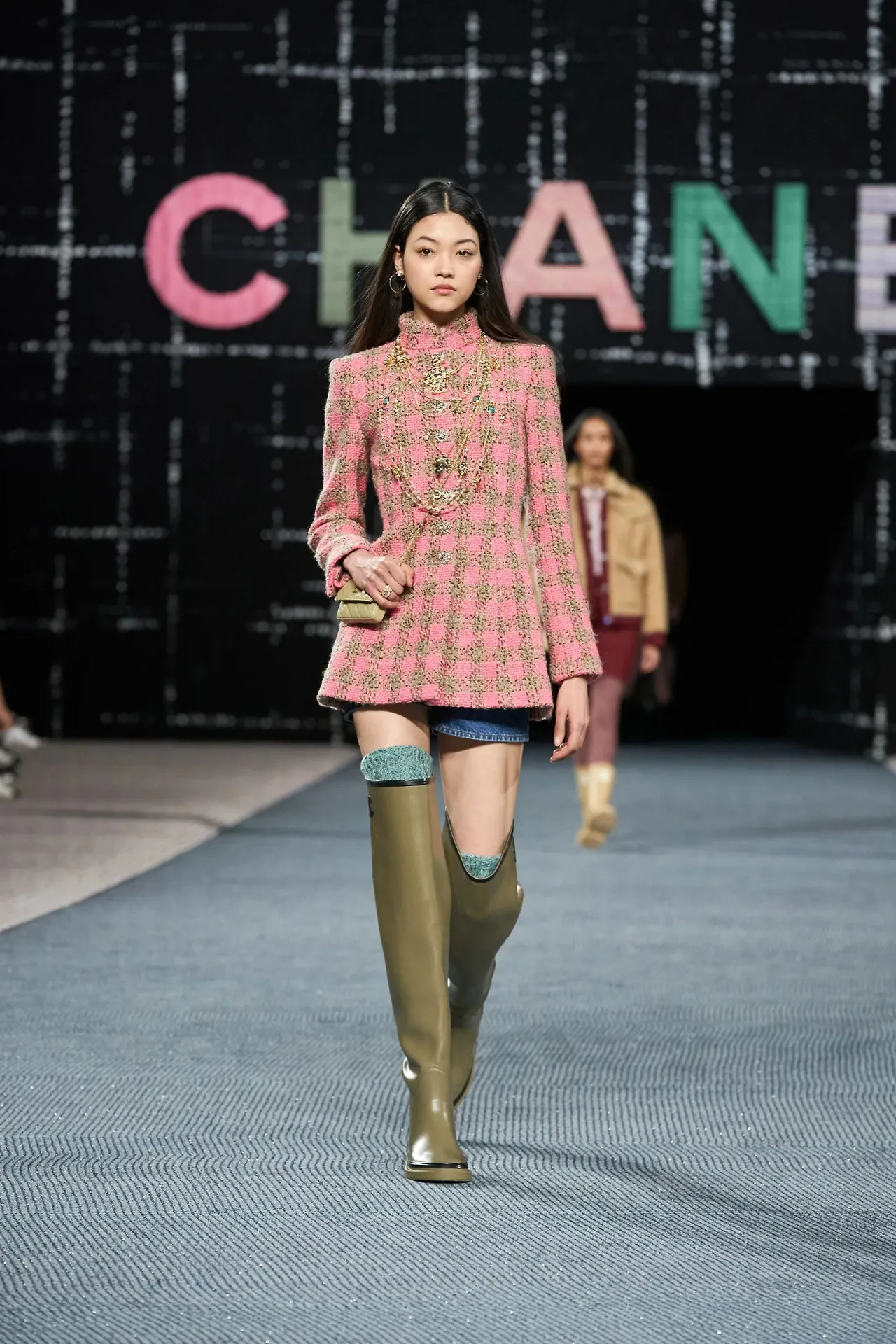 Chanel RTW Thu Đông 2022 look 4