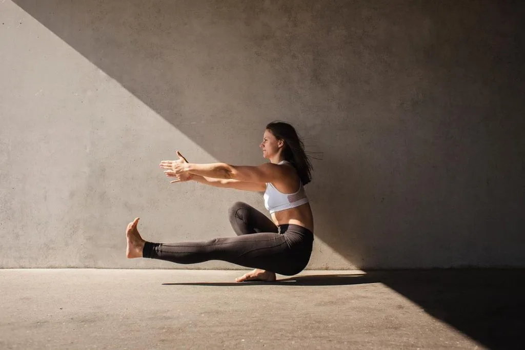 Pistol squat rất tốt cho việc giữ thăng bằng Pistol squat rất tốt cho việc giữ thăng bằng