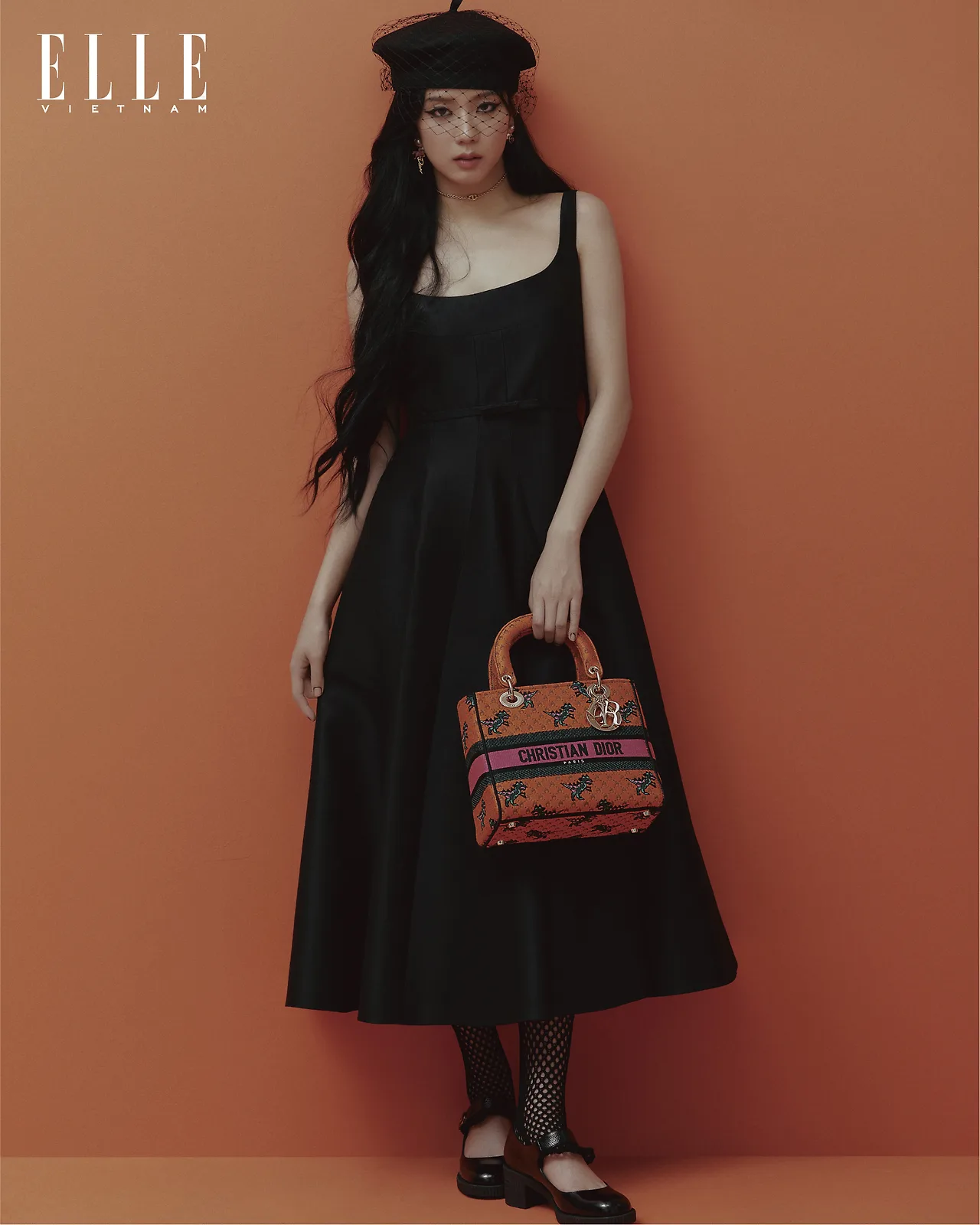 jisoo blackpink mặc váy đen