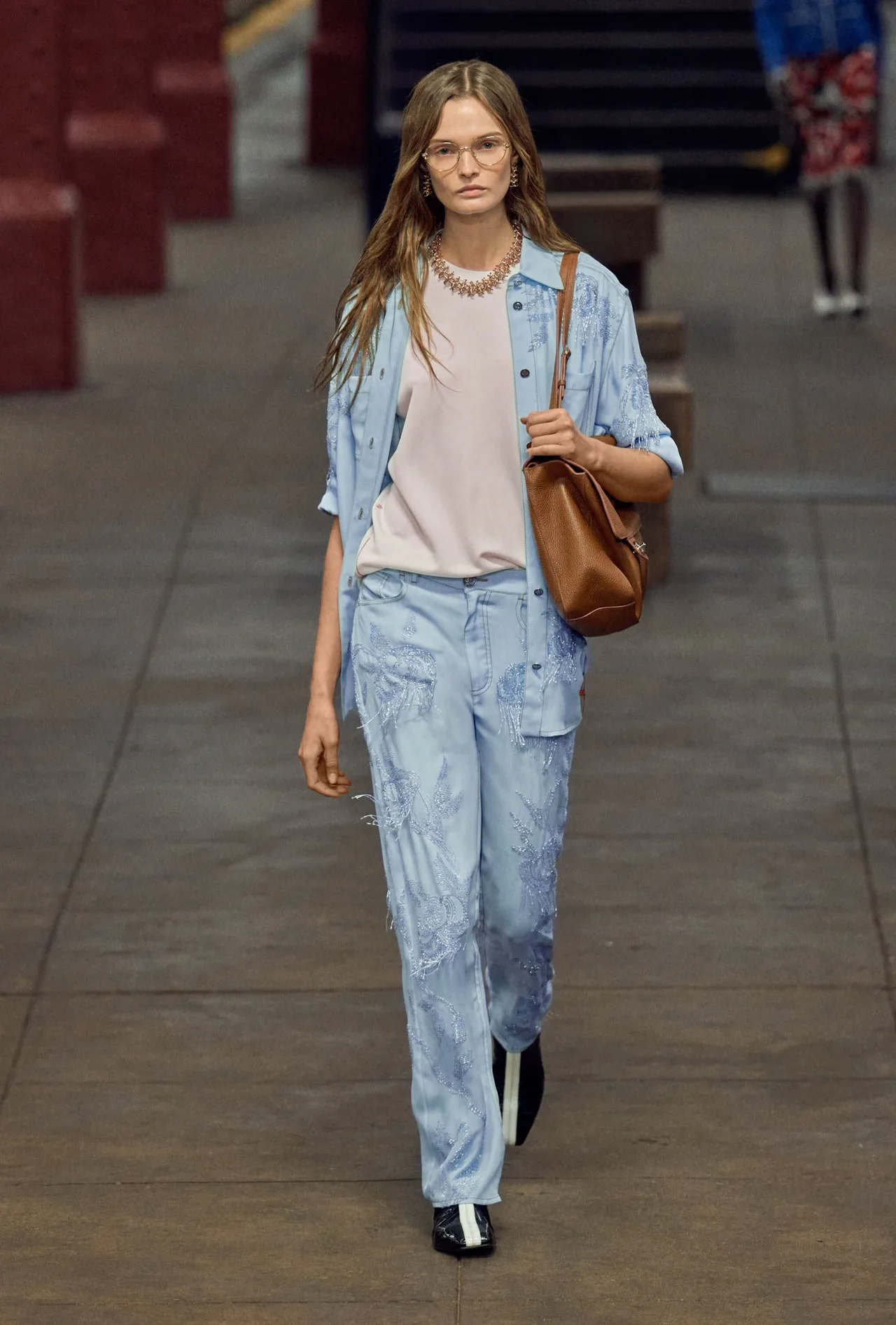 bản phối streetwear tại Chanel Métiers d’Art 2025/2026
