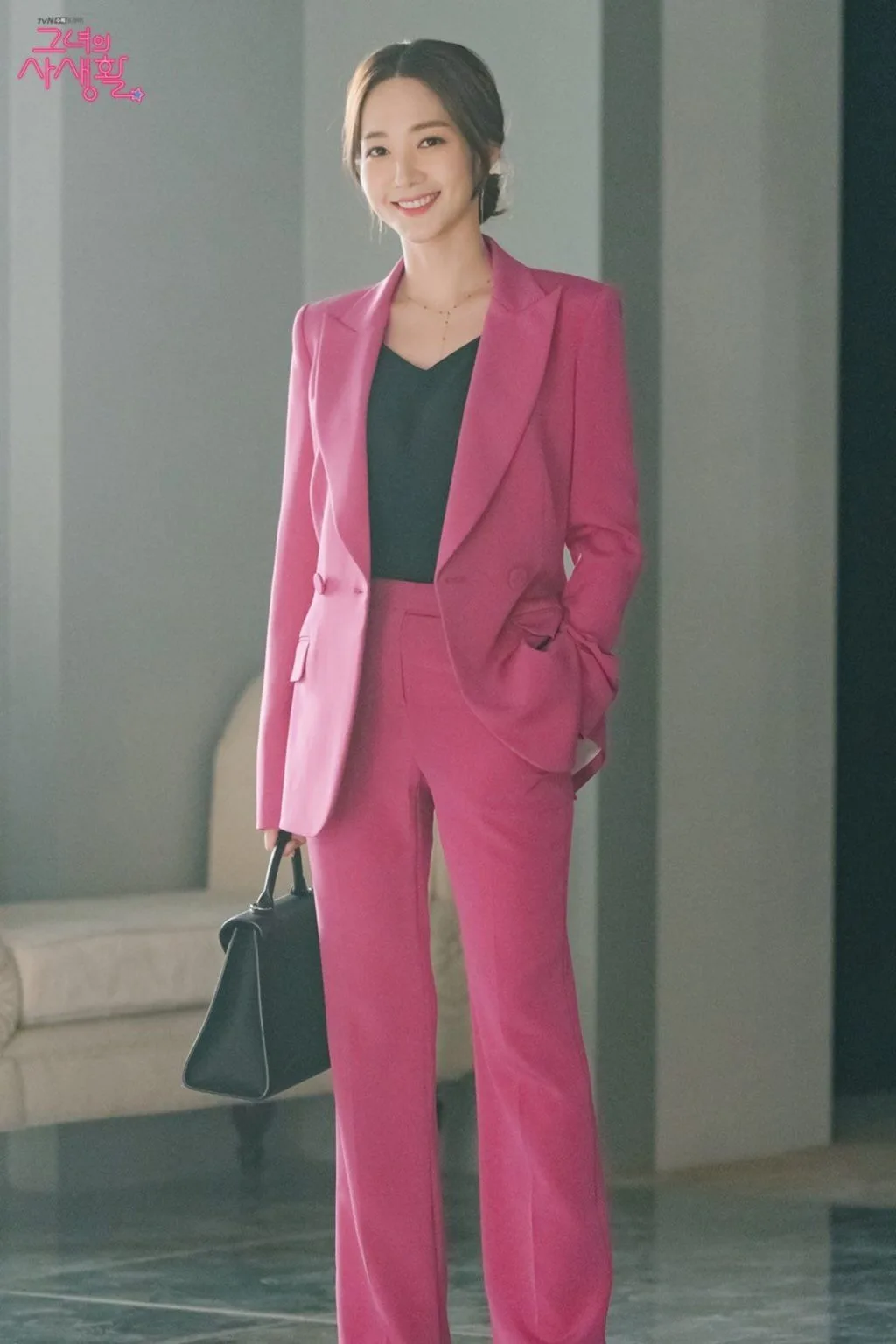 park min young blazer hồng túi xách đen her private life
