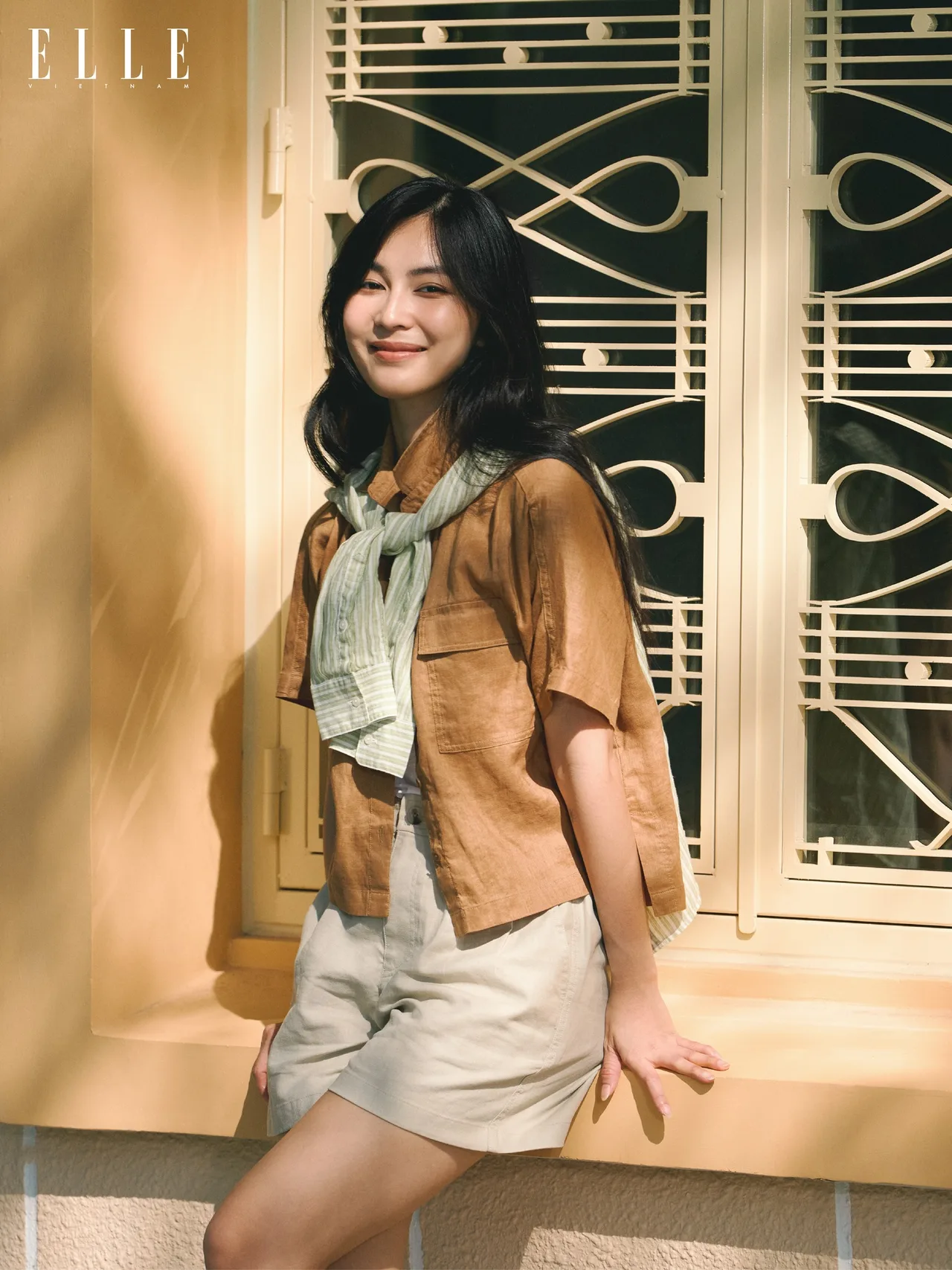 Helly Tống trong trang phục linen của UNIQLO