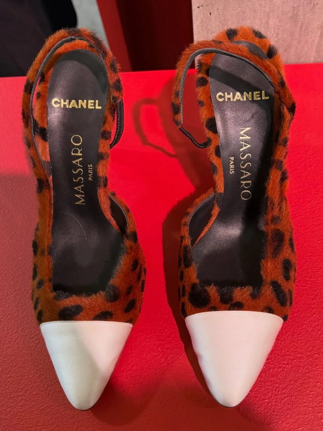 slingback đỏ chấm bi đen chanel