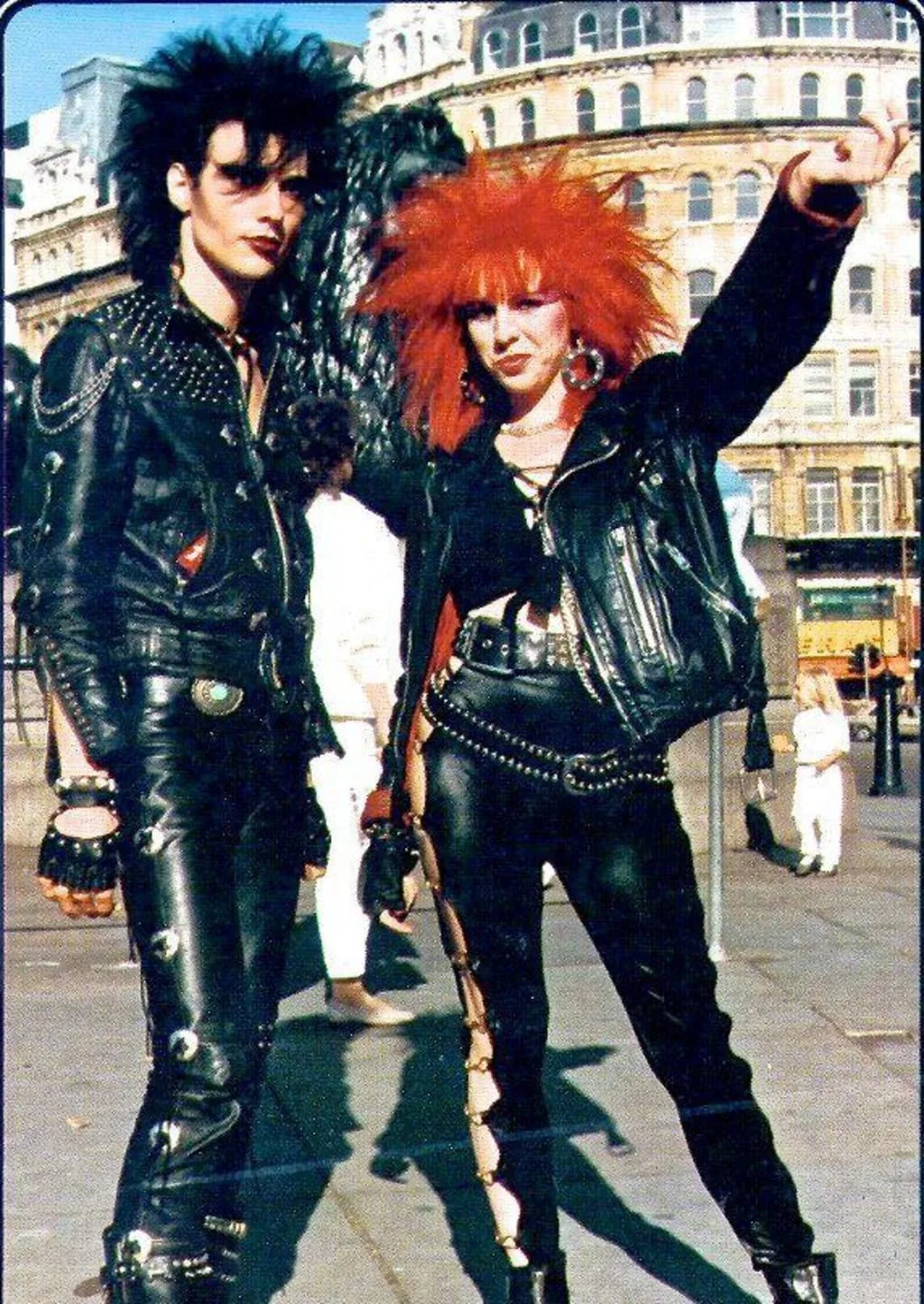 thời trang 2 people in goth style during 1980s in colors
