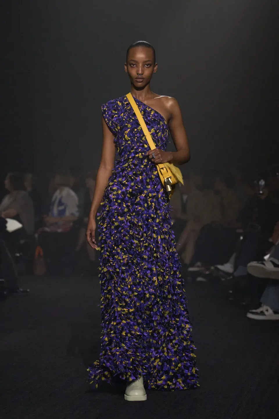 00034-burberry-fall-2023-ready-to-wear-credit-gorunway