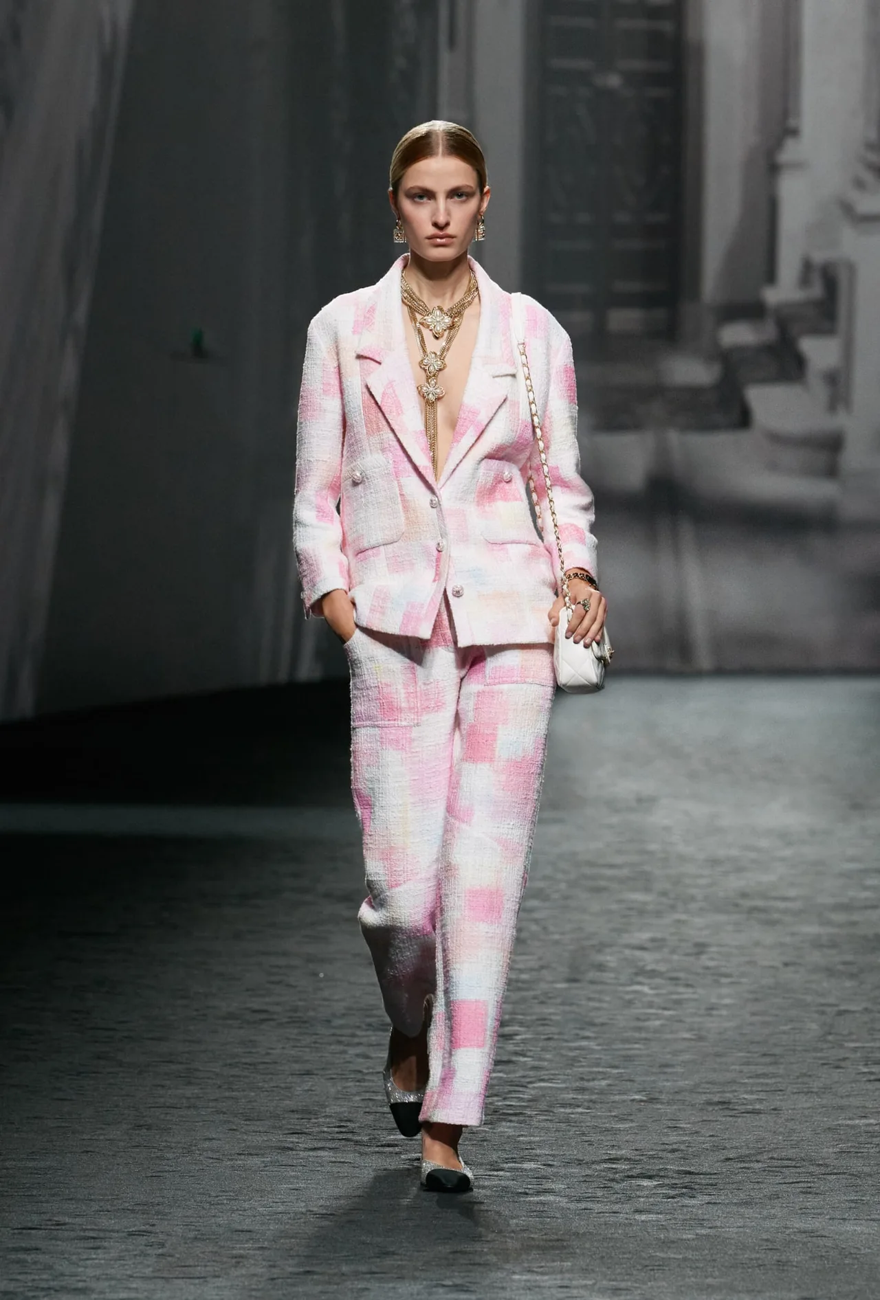 CHANEL Xuân Hè 2023 Ready to Wear look 39