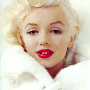 Trang điểm mắt mơ màng như Marilyn Monroe