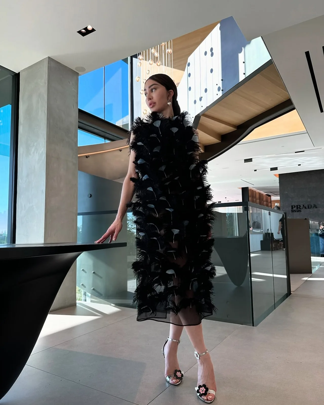 Thiết kế đầm lông vũ ấn tượng tự nhà mốt Prada