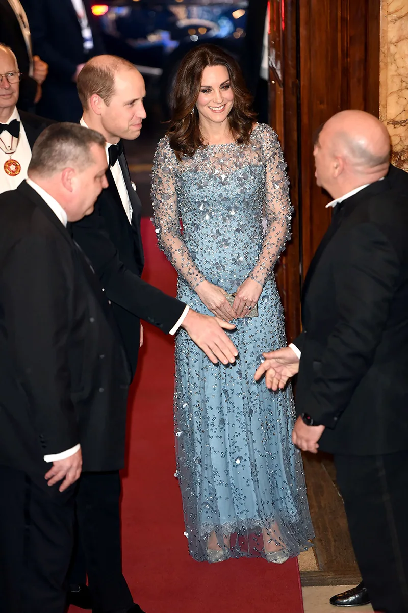 Công nương Kate Middleton ngầm tiết lộ giới tính em bé thứ ba qua chiếc áo hồng? Công nương Kate Middleton ngầm tiết lộ giới tính em bé thứ ba qua chiếc áo hồng?