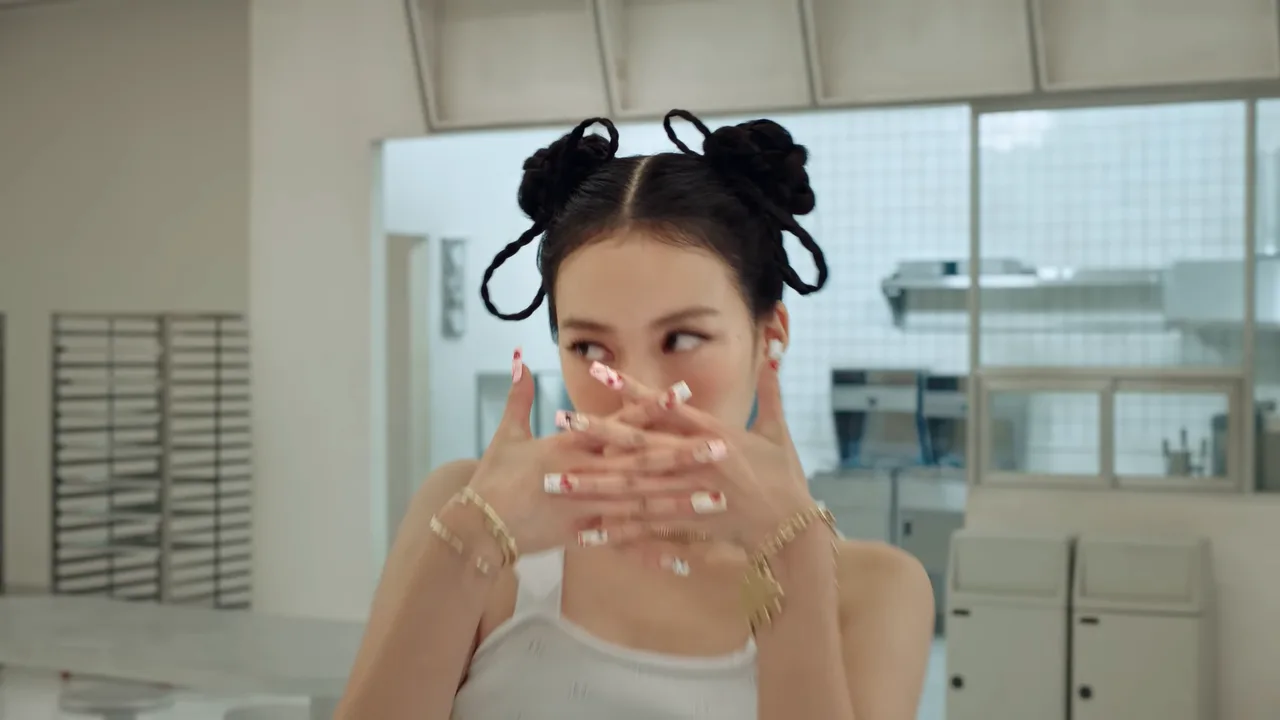 Meovv Narin phong cách trang điểm