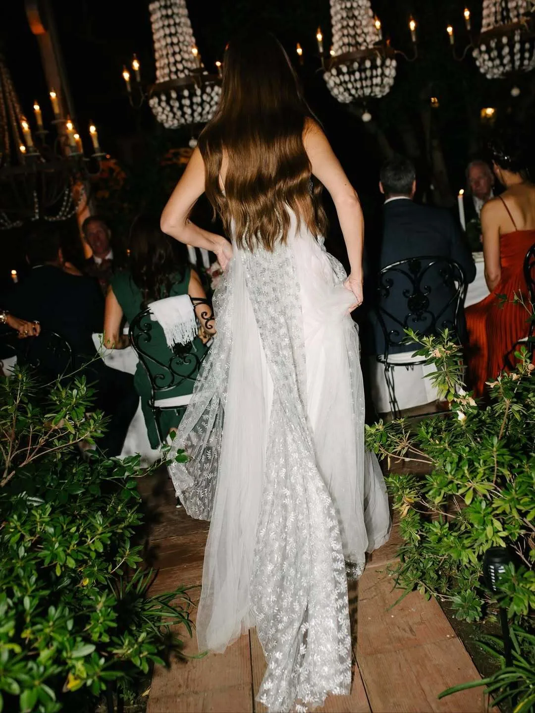 Chiếc váy Sandra Mansour của Alana Hadid