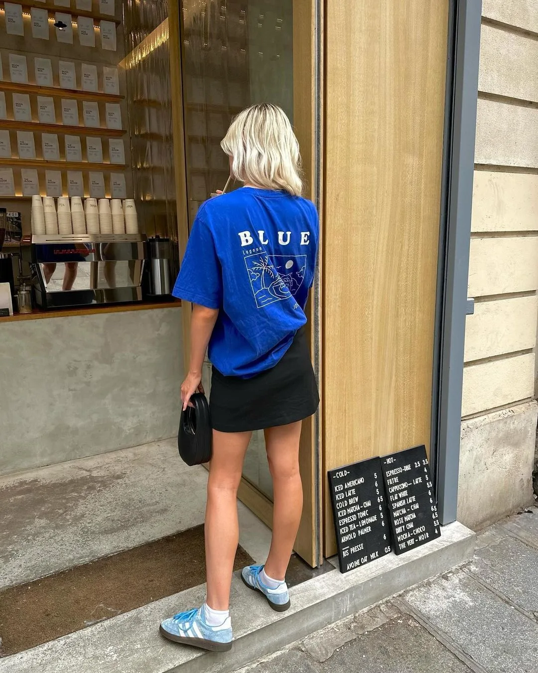 @linda.sza diện sneaker baby blue