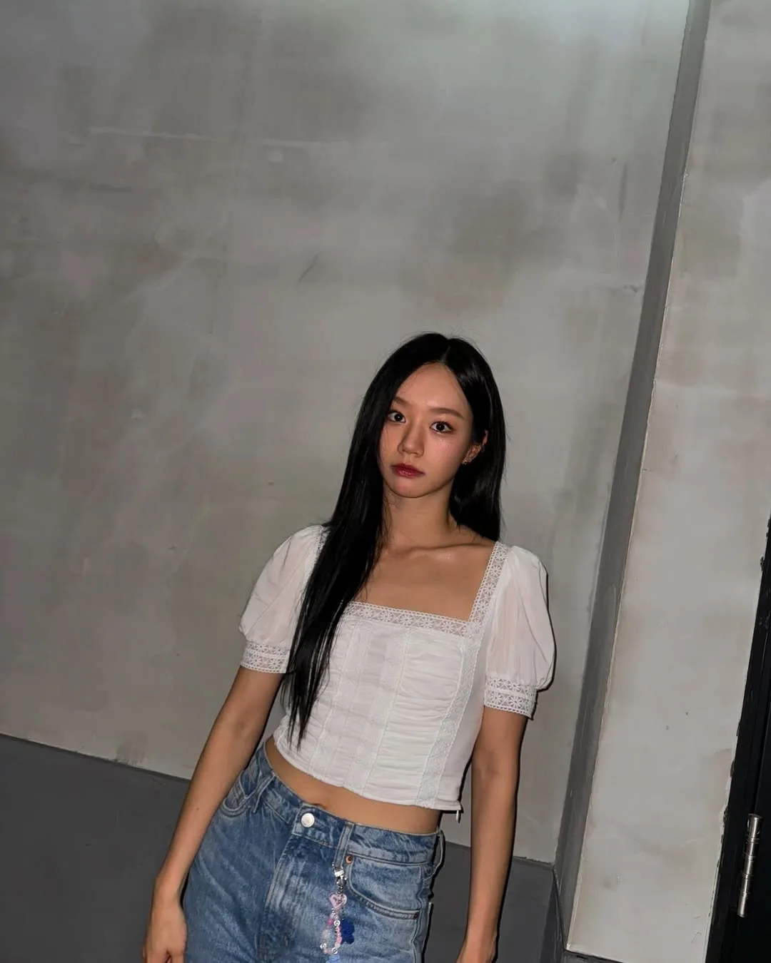 Áo blouse cổ vuông Lee Hyeri