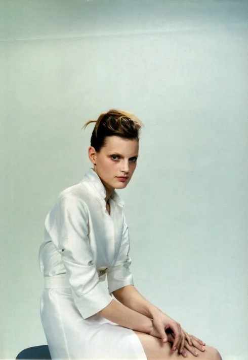 Guinevere Van Seenus trong campaign của Jil Sander, chụp bởi Craig McDean