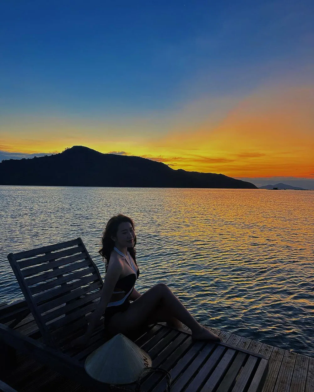 cô gái du lịch vịnh ninh vân