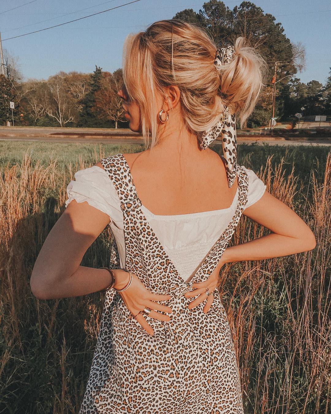 Cách làm scrunchie - Scrunchie họa tiết da báo đồng bộ với đầm