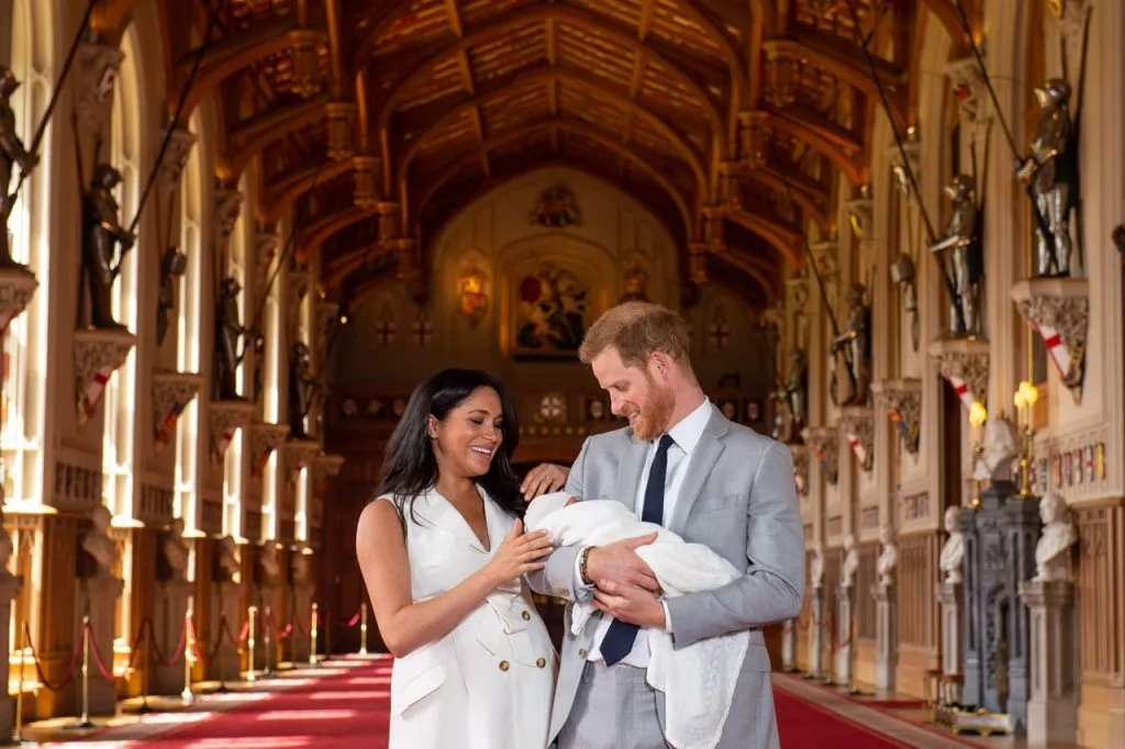 Con trai Meghan Markle và hoàng tử Harry