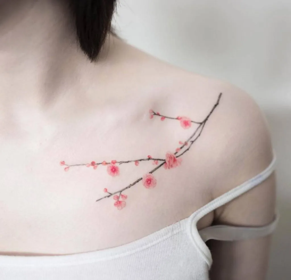 hình xăm hoa anh đào trên ngực