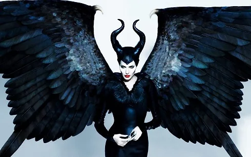Việc Angelina Jolie tái xuất sau 4 năm vắng bóng màn ảnh kết hợp với sự đầu tư công phu của Disney đã biến Maleficent trở thành bộ phim được trông đợi nhất nửa đầu năm 2014. Phim sẽ được khởi chiếu tại Việt Nam từ 30/5 Việc Angelina Jolie tái xuất sau 4 năm vắng bóng màn ảnh kết hợp với sự đầu tư công phu của Disney đã biến Maleficent trở thành bộ phim được trông đợi nhất nửa đầu năm 2014. Phim sẽ được khởi chiếu tại Việt Nam từ 30/5