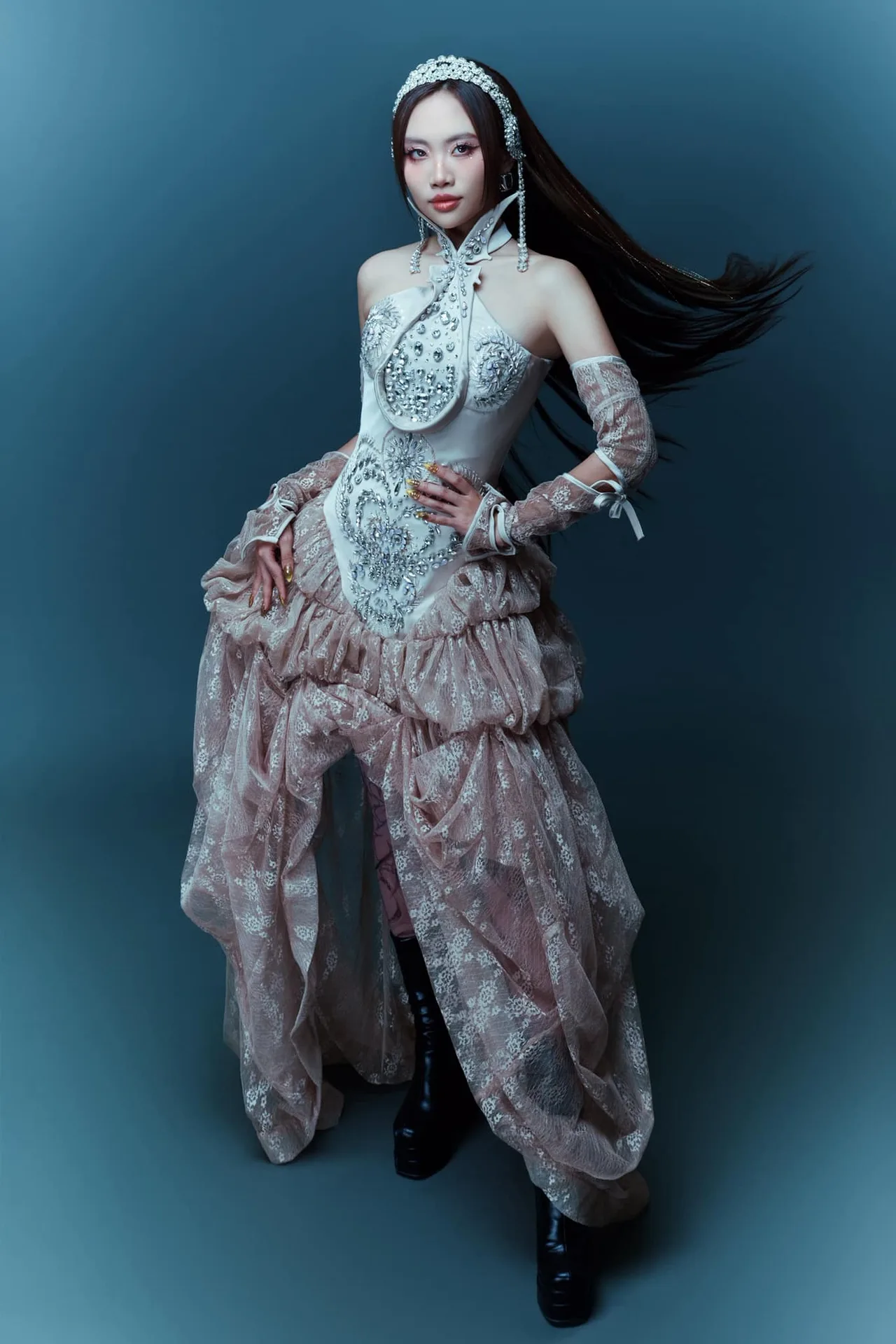 phong cách thời trang Phương Mỹ Chi Bad Liar