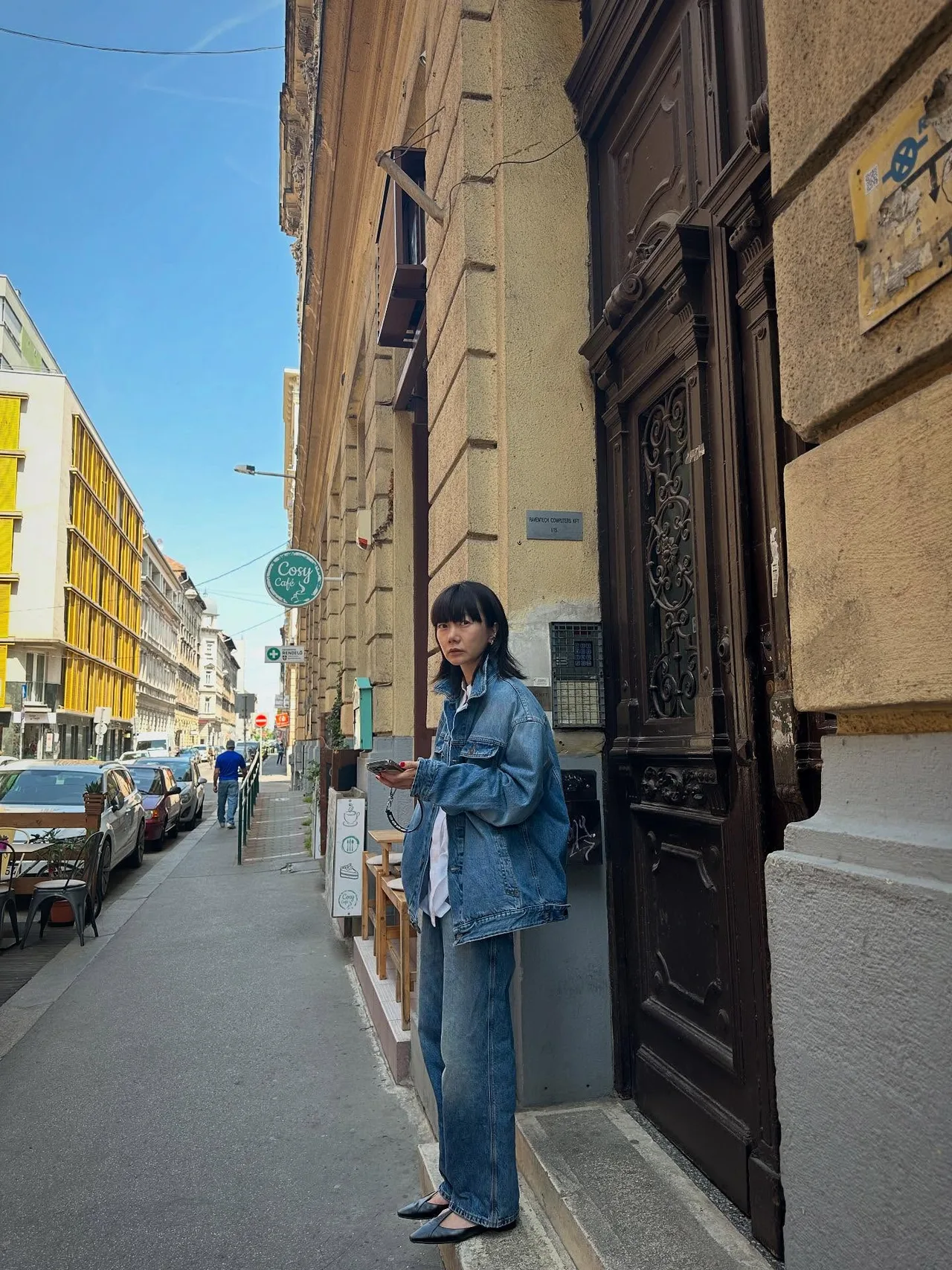 denim-on-denim phóng khoáng như Bae Doona