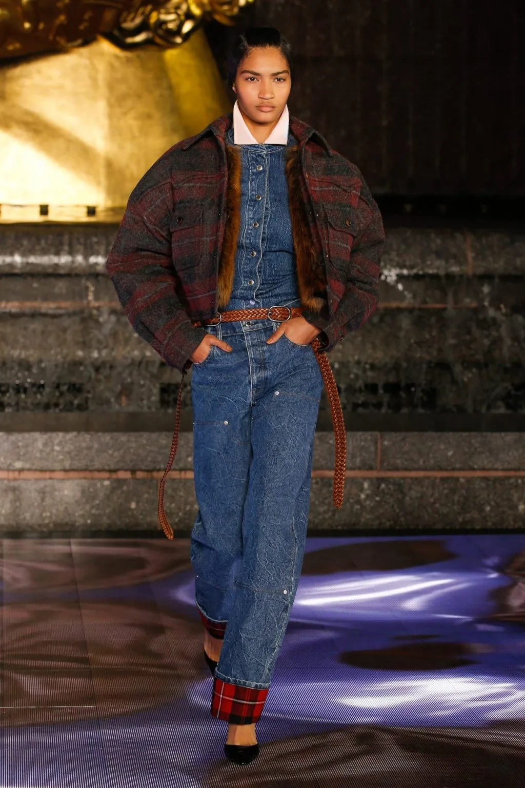 trang phục denim và áo khoác rộng