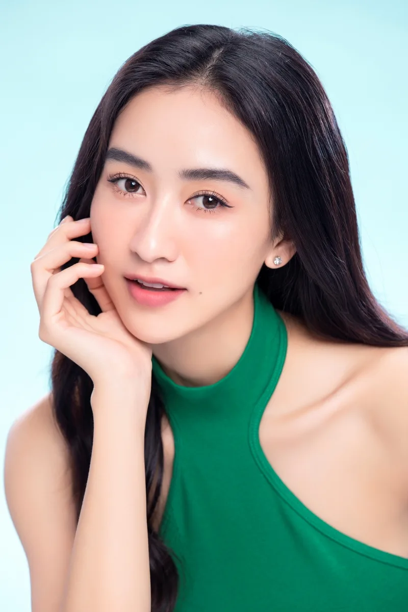 á hậu hà thu