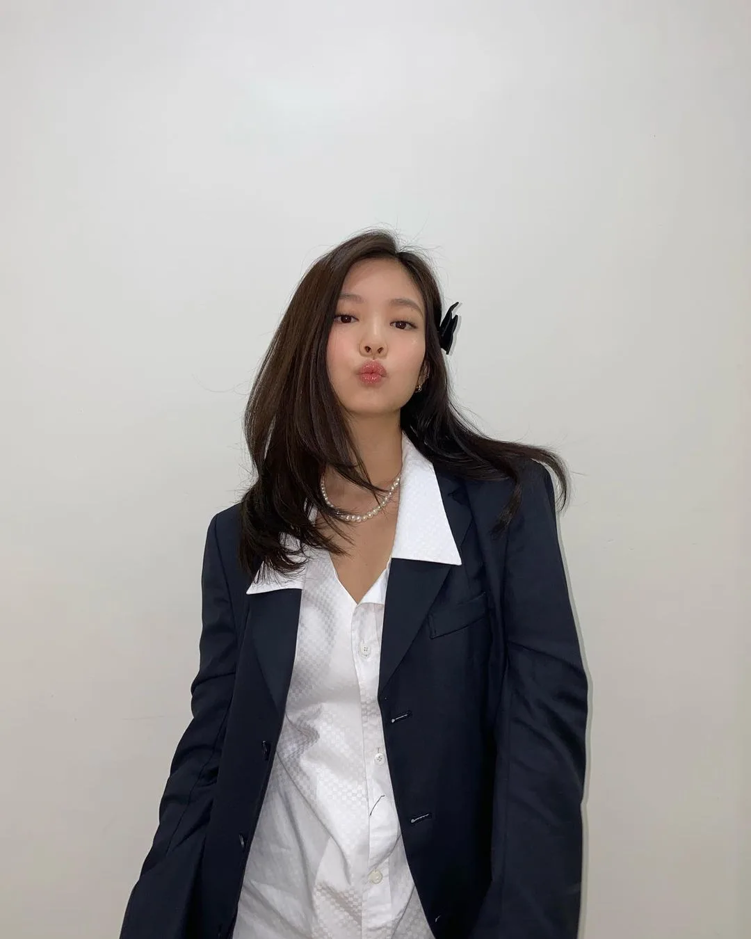 jennie streetstyle blazer đen