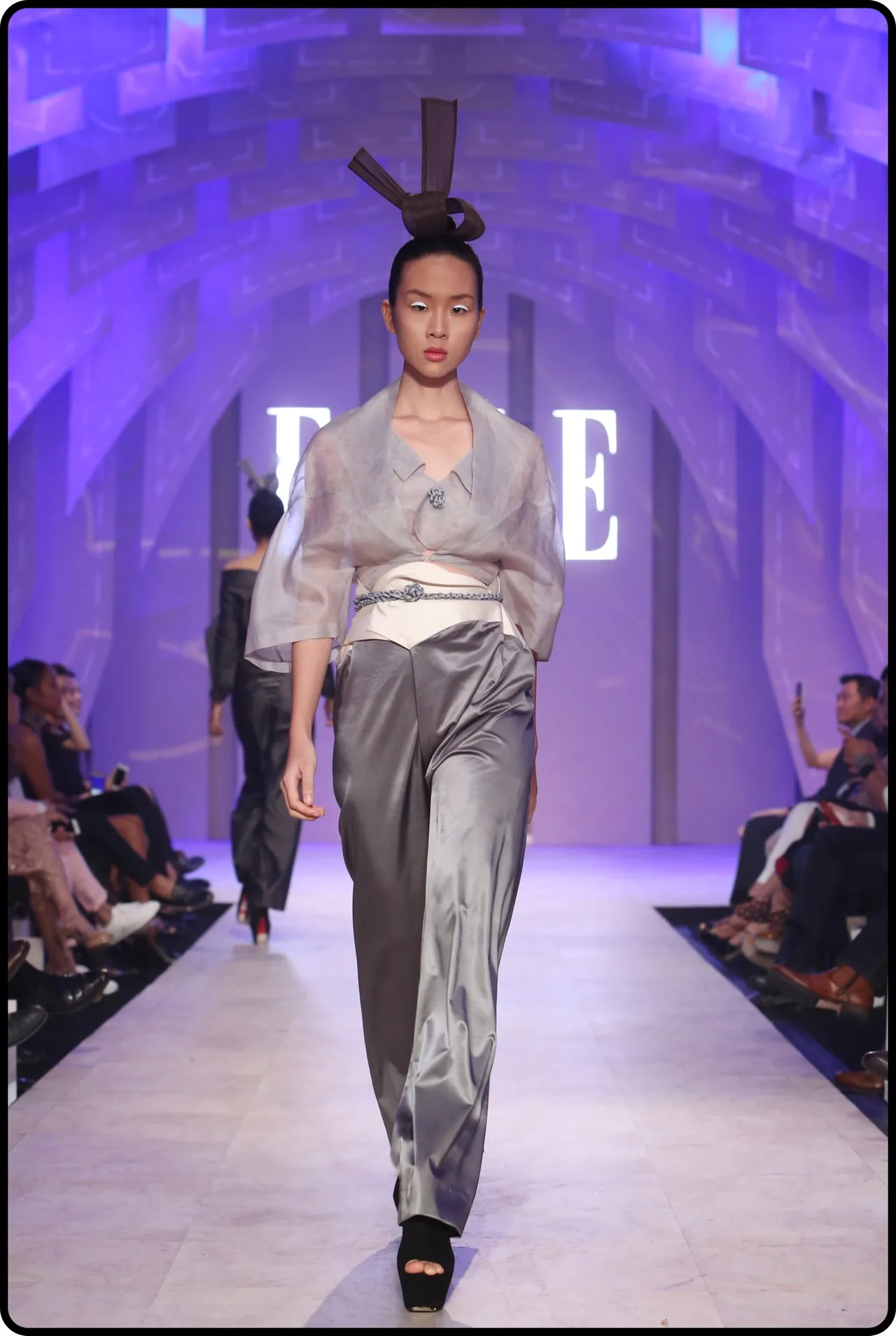BST của NTK Nuchsuda tại ELLE Fashion Journey 2016