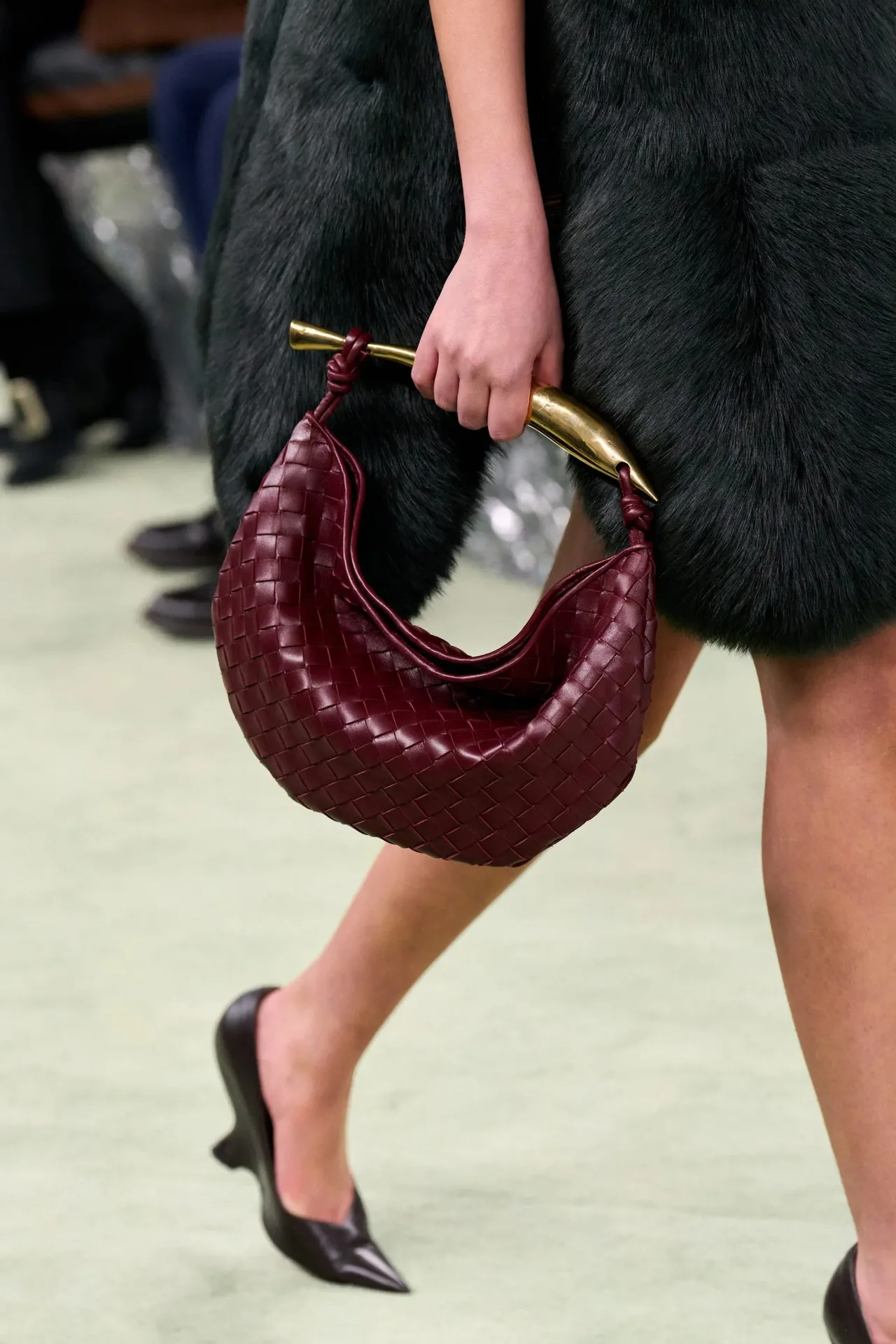 túi hobo da bottega veneta thu đông 2022
