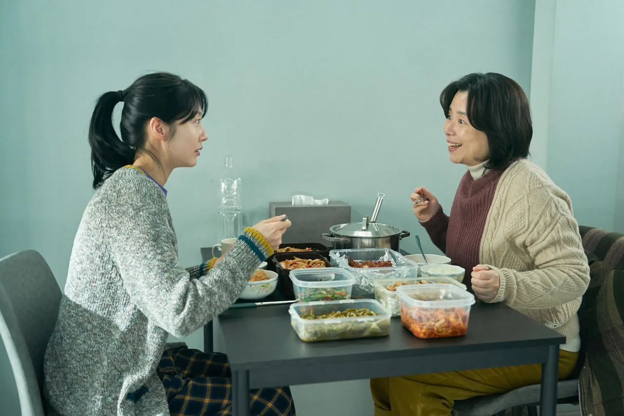 Jang Hye-jin và Gong Seung-yeon trong phim đếm ngày xa mẹ