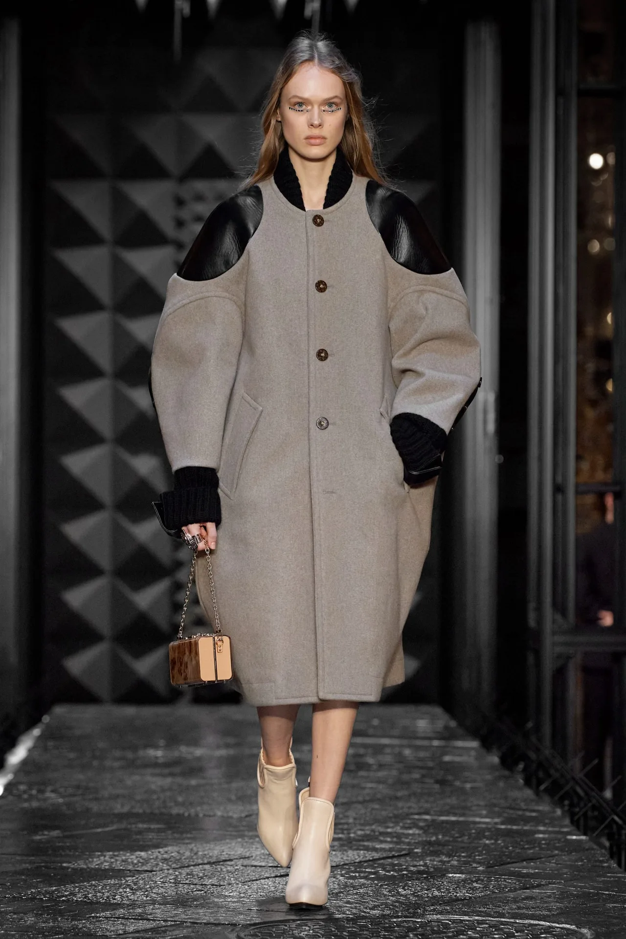 00038-louis-vuitton-fall-2023-ready-to-wear-credit-gorunway