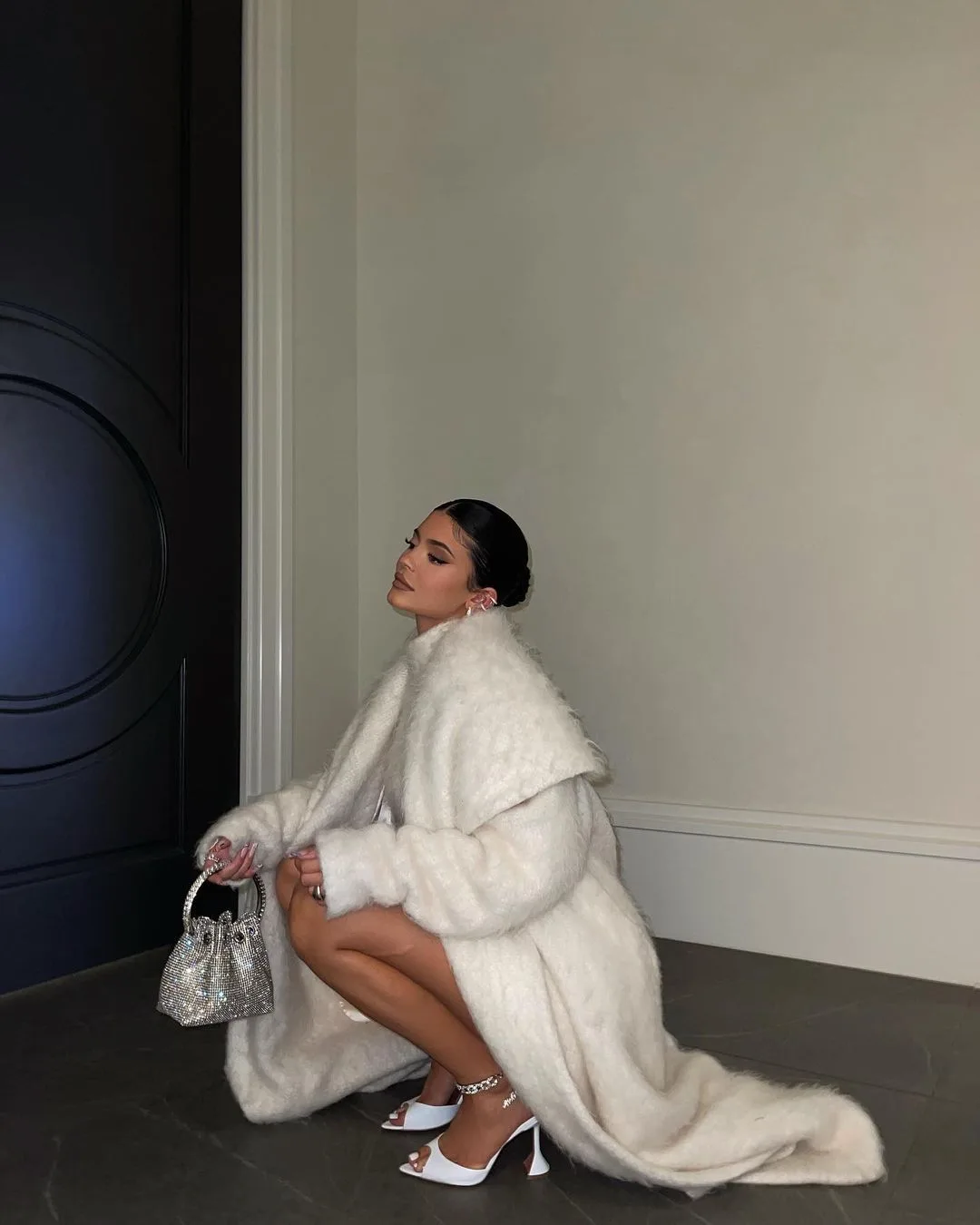 Kylie Jenner giày AWGE