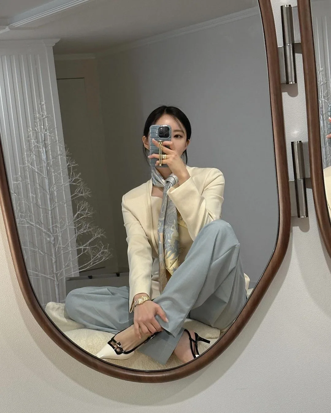 hyominnn diện khăn choàng