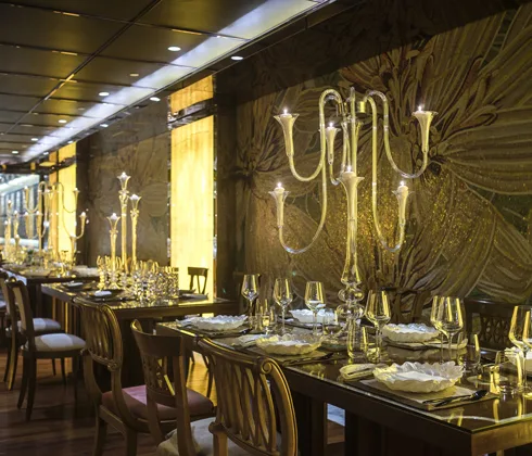 R&J Italian Lounge & Restaurant - Dining room