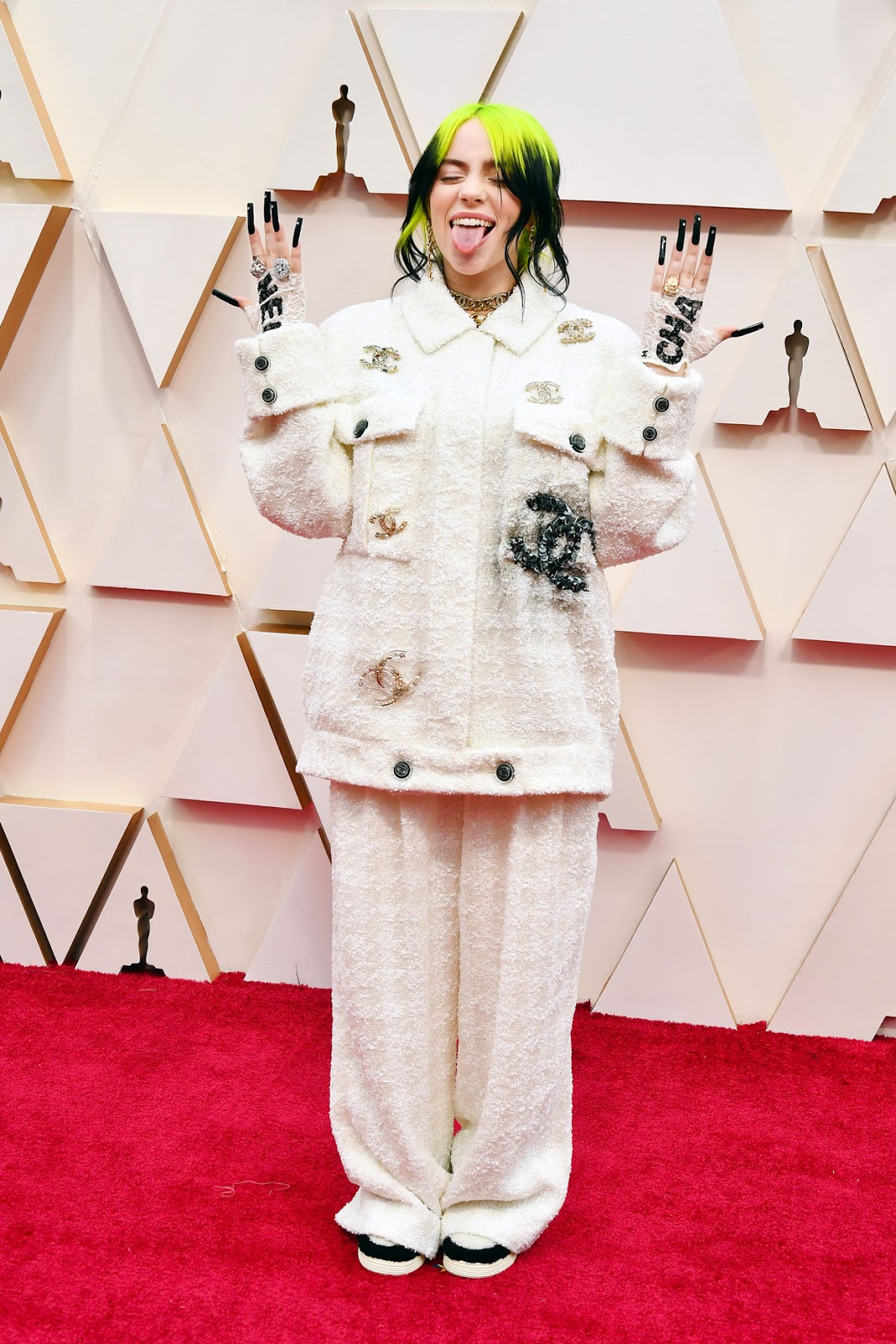 billie eilish mặc đồ chanel tại oscar 2020