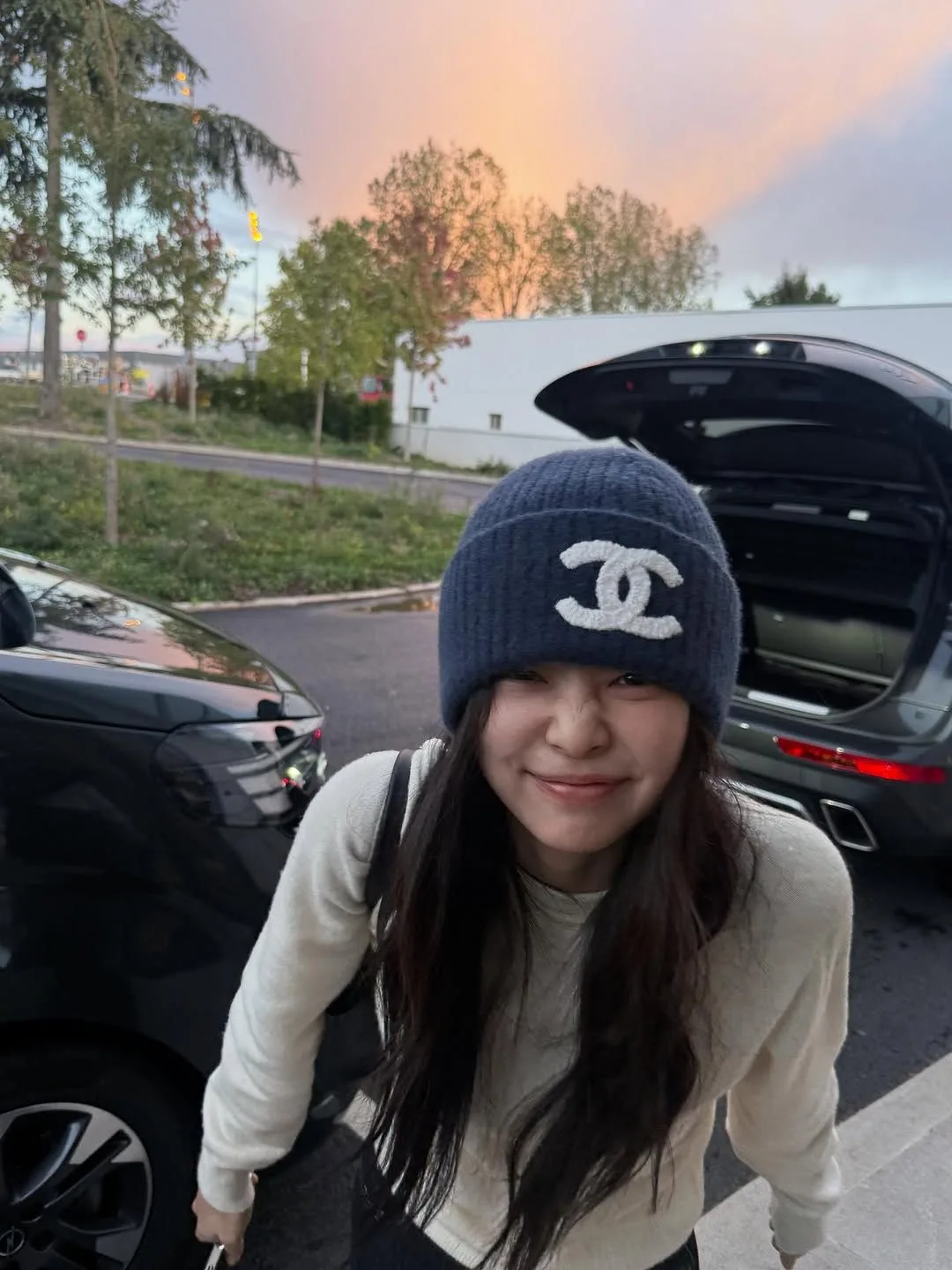 jennie diện nón len chanel