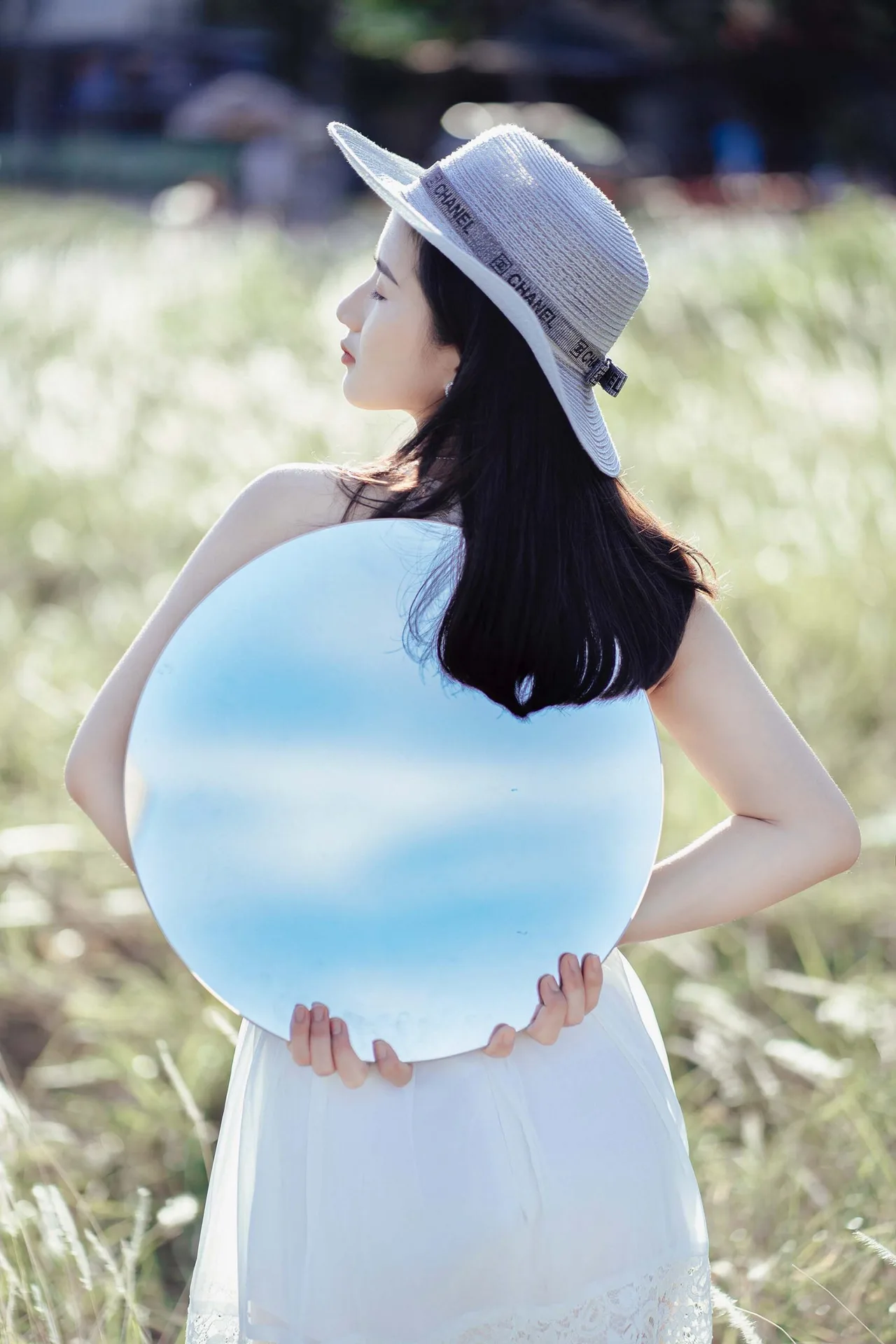 Cô gái cung hoàng đạo Cự Giải thích sự an toàn