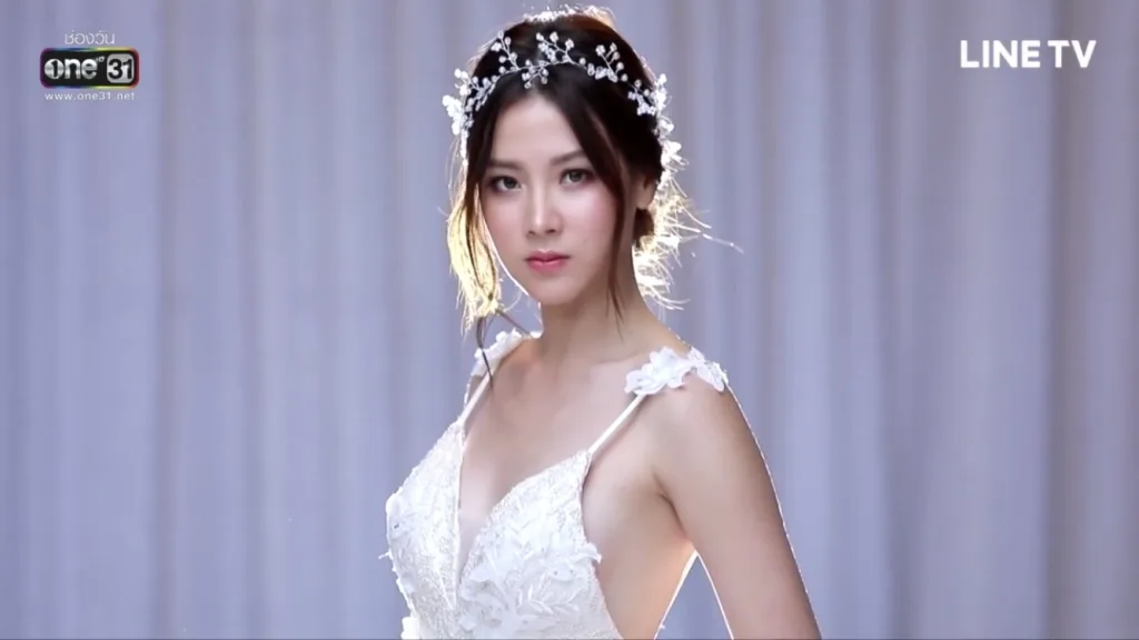 Trang điểm kiểu Thái đang là xu hướng được nhiều phái đẹp ưa chuộng. cô gái Thái trang điểm