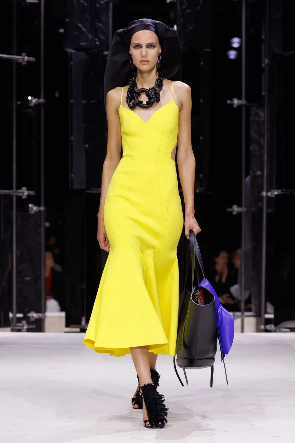 BST Givenchy Thu-Đông 2026