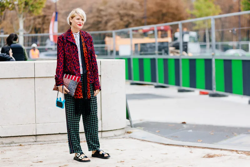 Street style Paris Xuân - Hè 2018: Sắc màu nồng ấm lên ngôi Street style Paris Xuân - Hè 2018: Sắc màu nồng ấm lên ngôi