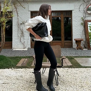Sành điệu ngày mưa với boots cao su